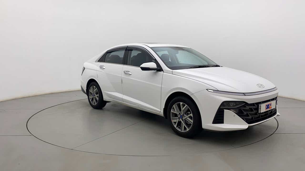 Front three-quarter view of a Hyundai Verna