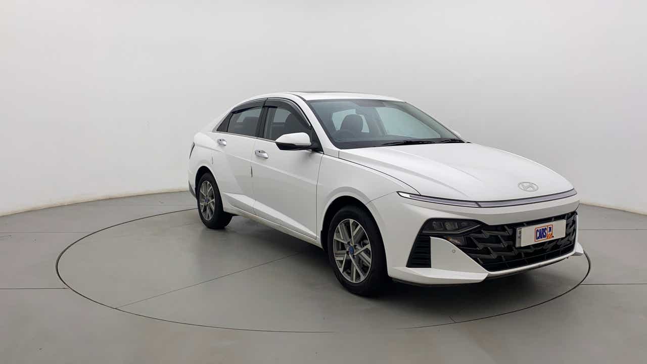 Front three-quarter view of a Hyundai Verna