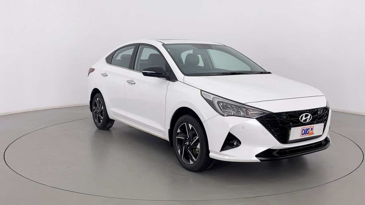 Front three-quarter view of a Hyundai Verna