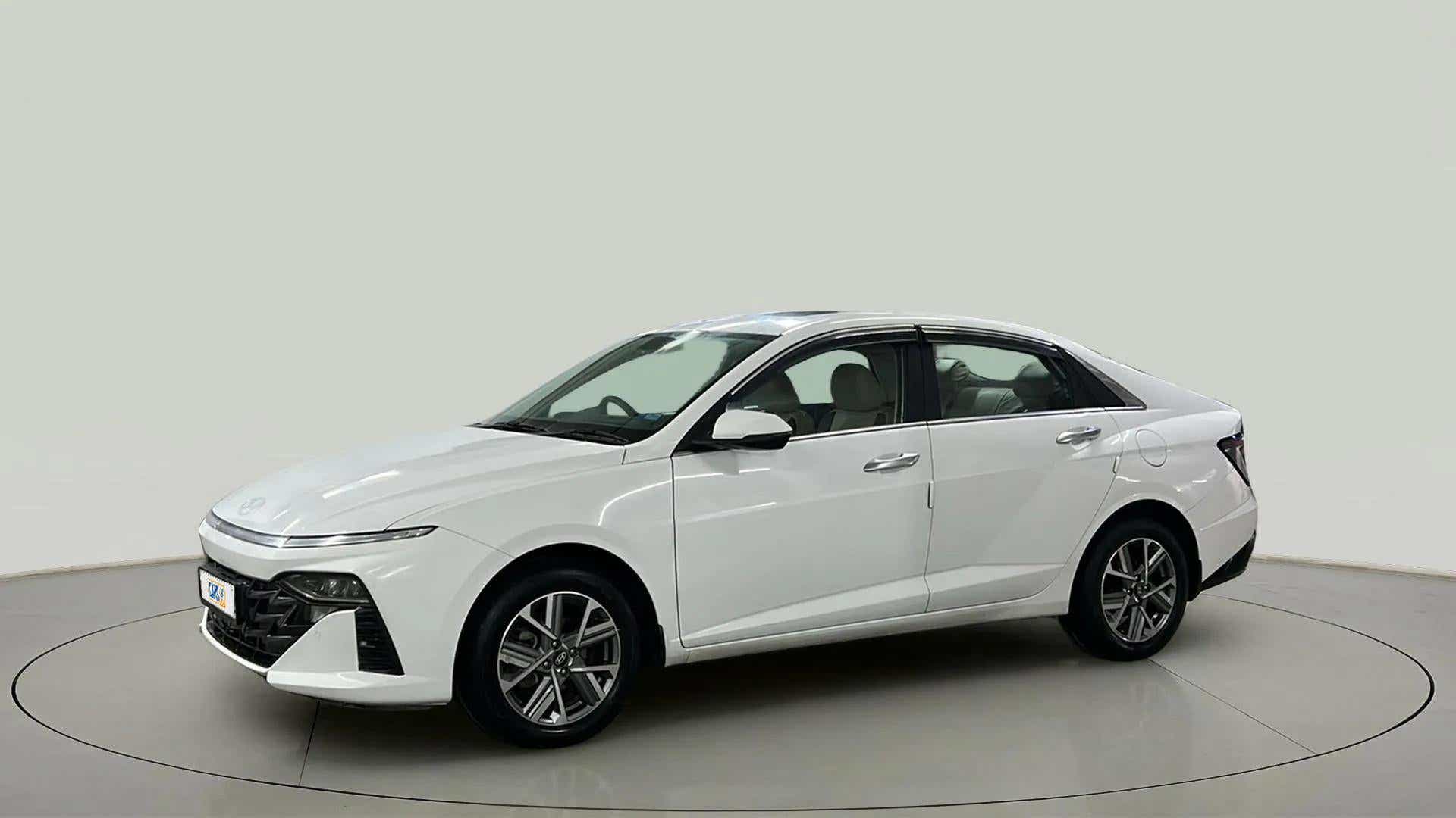 Side view of a Hyundai Verna