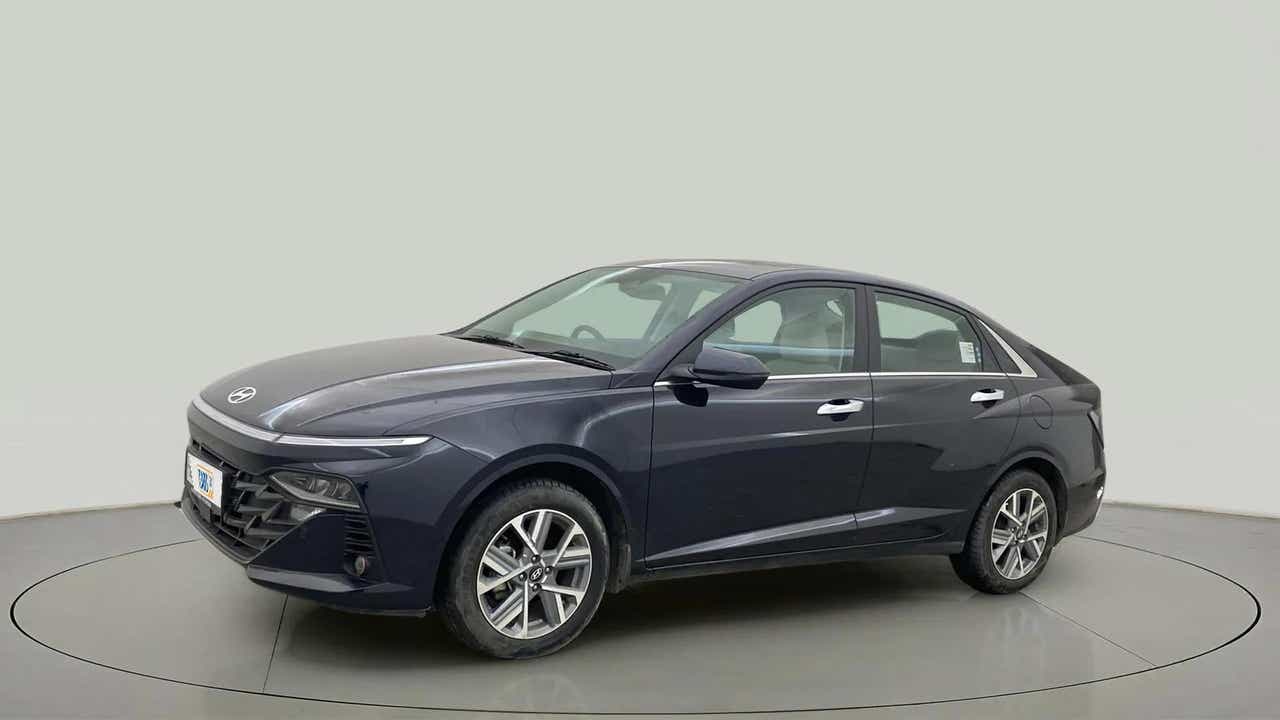 Front three-quarter view of a Hyundai Verna