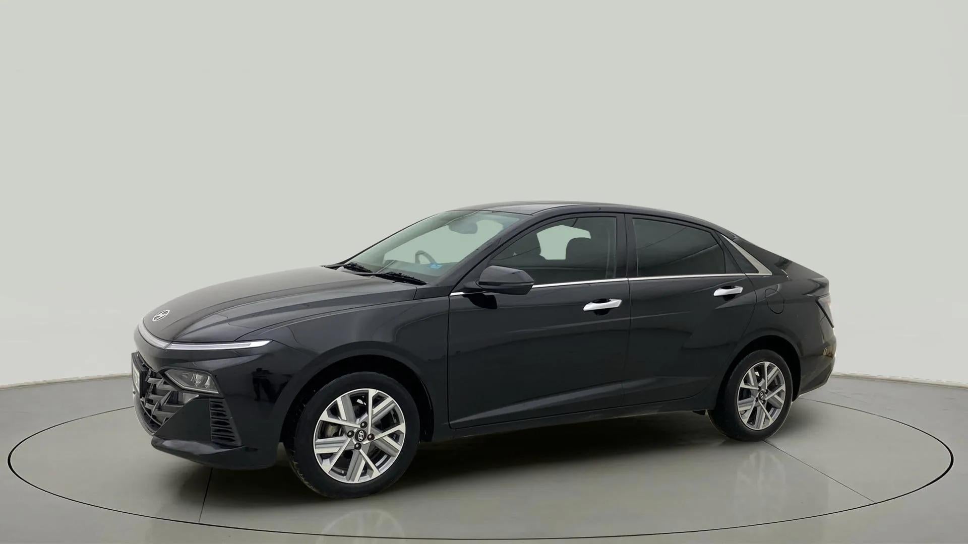 Side view of a Hyundai Verna