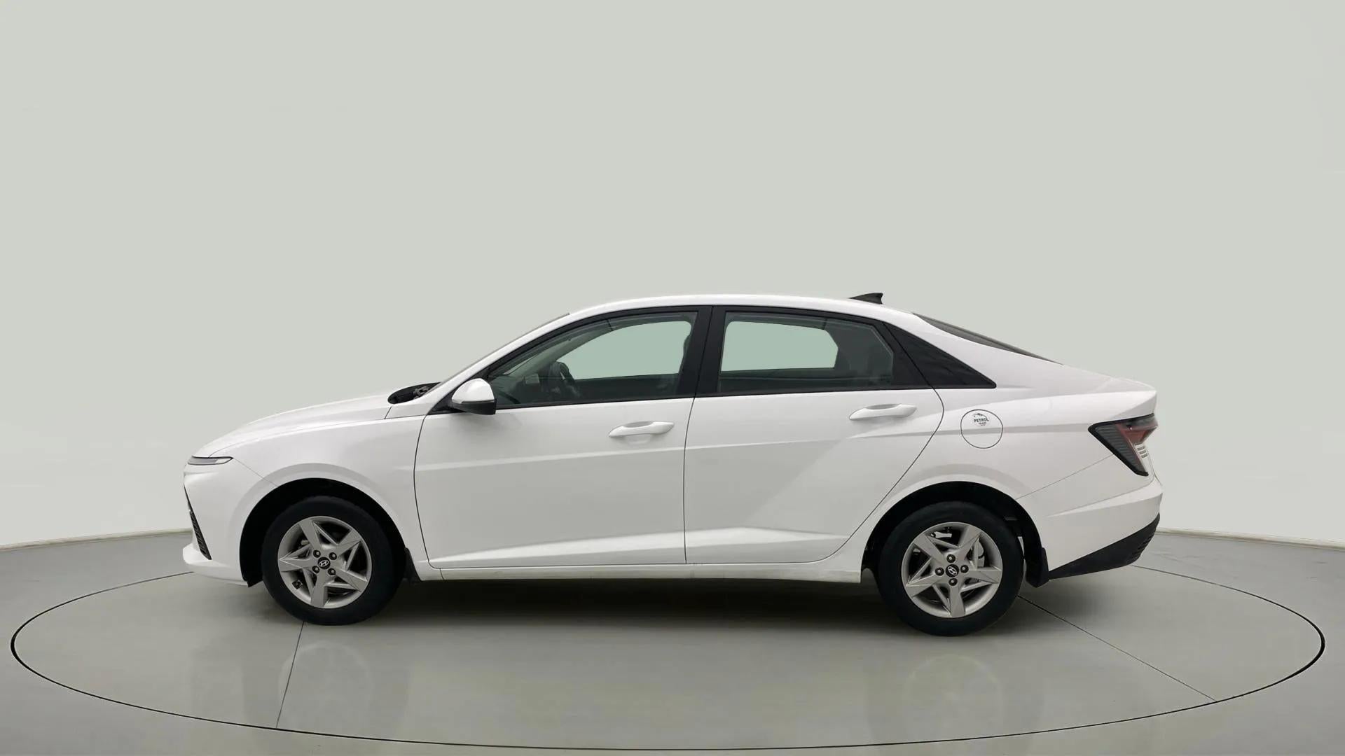 Side view of a Hyundai Verna