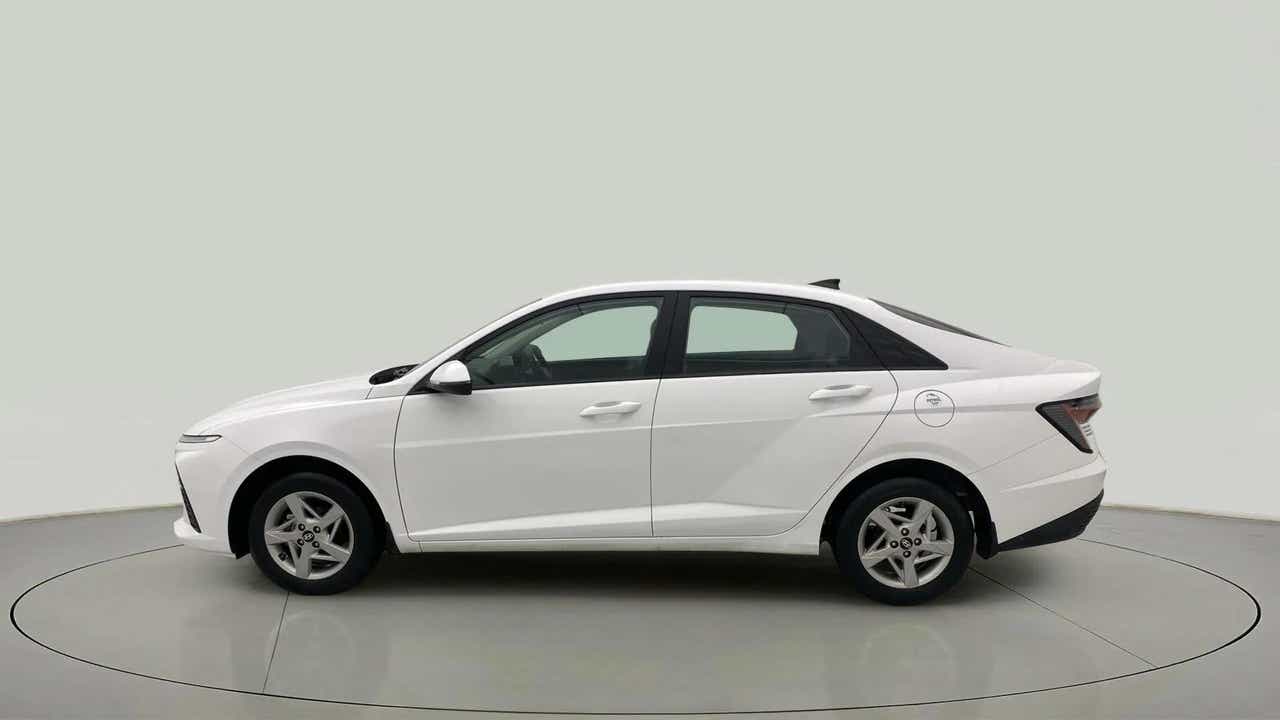 Side view of a Hyundai Verna