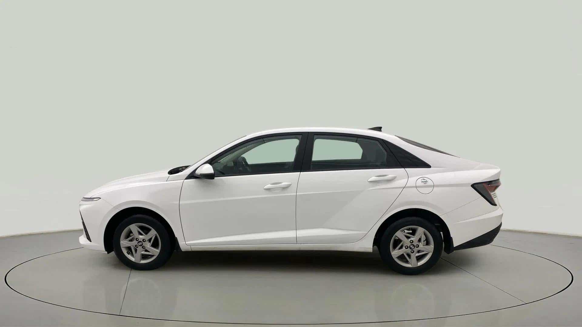 Side view of a Hyundai Verna