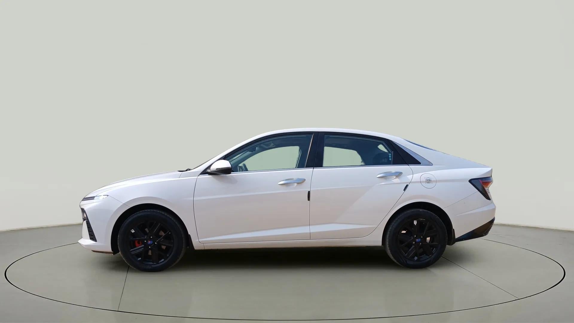 Side view of a Hyundai Verna