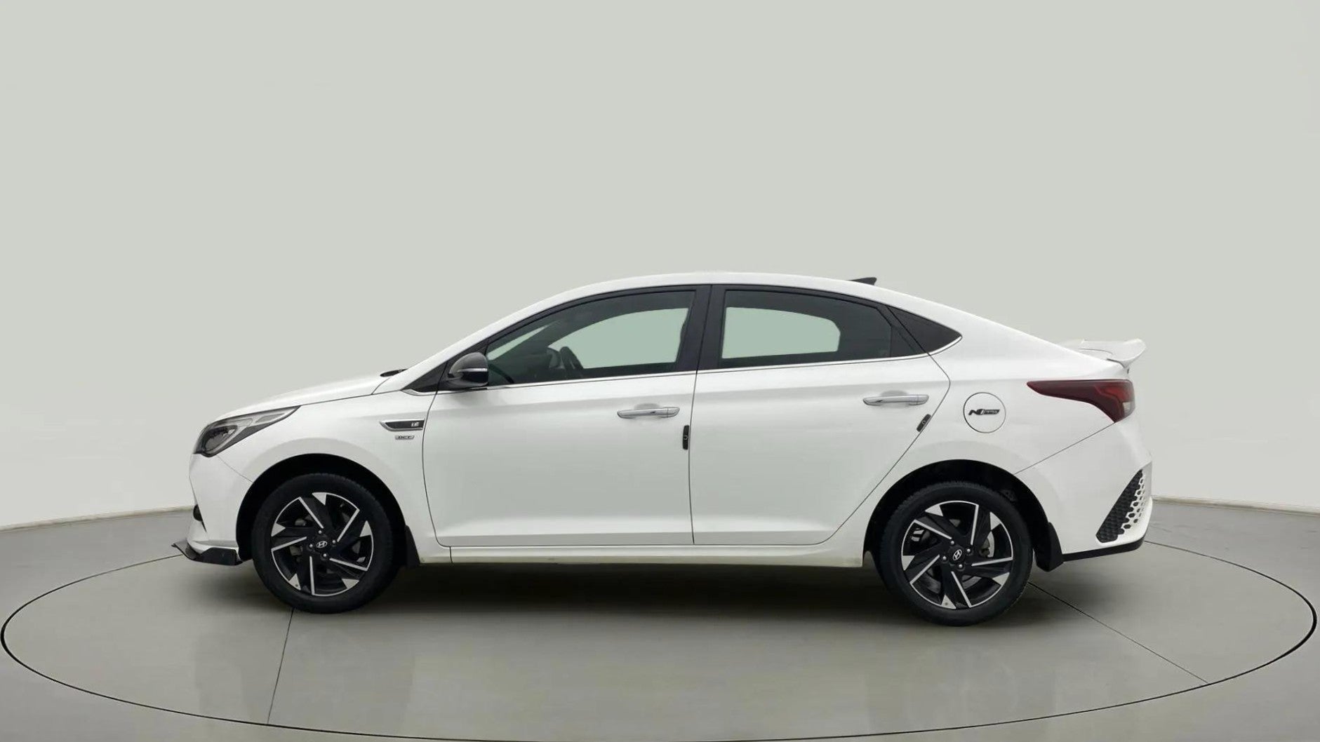 Side view of a Hyundai Verna