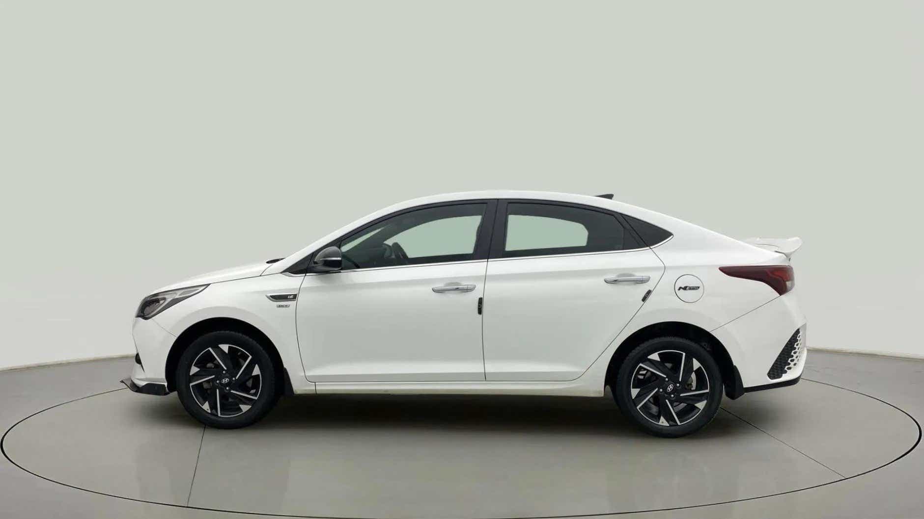 Side view of a Hyundai Verna