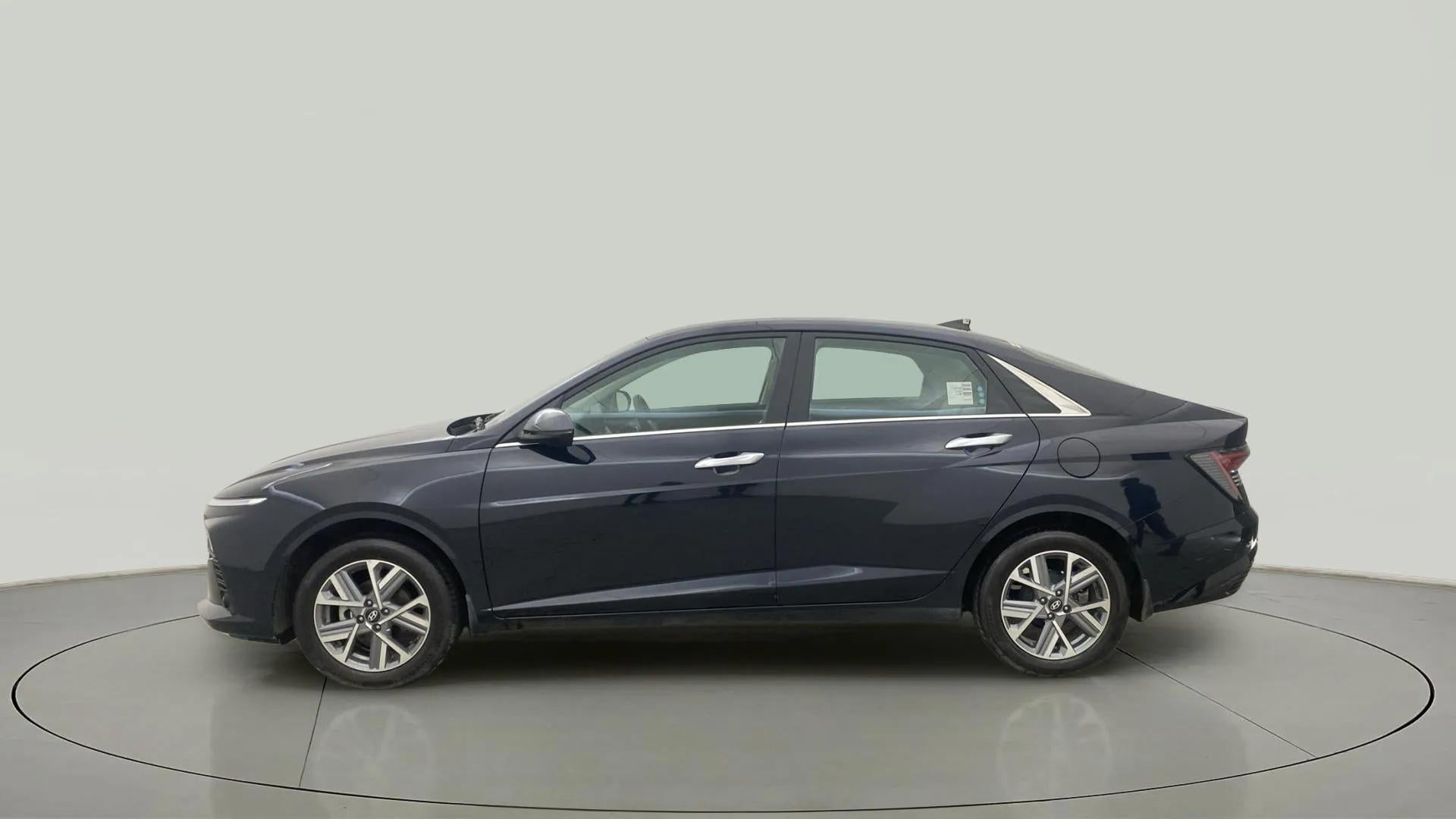 Left side view of a Hyundai Verna