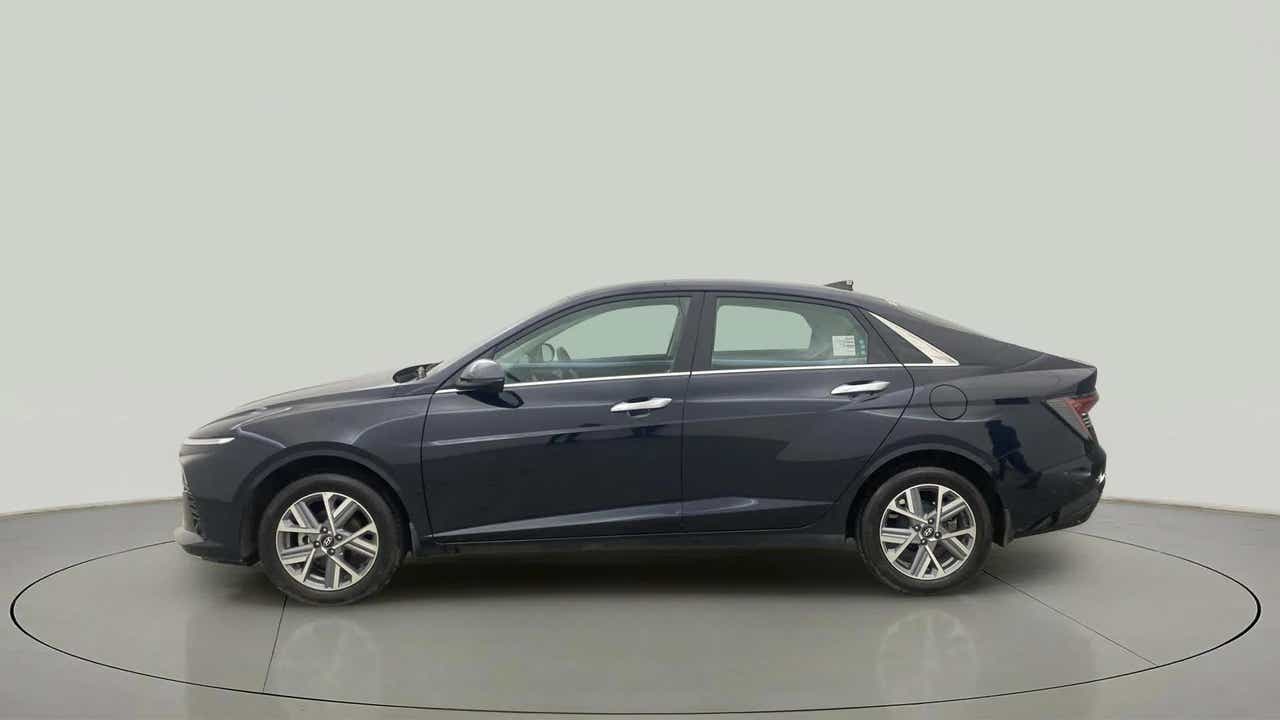 Left side view of a Hyundai Verna