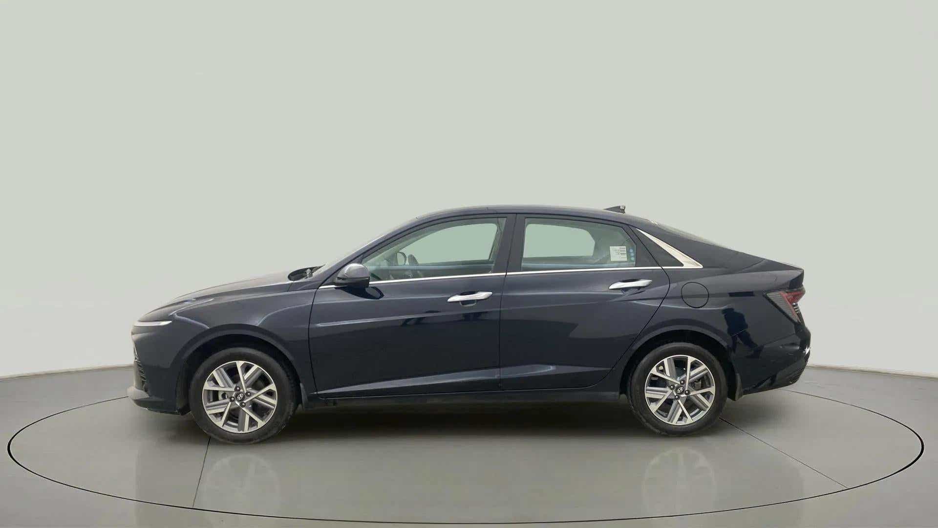 Left side view of a Hyundai Verna