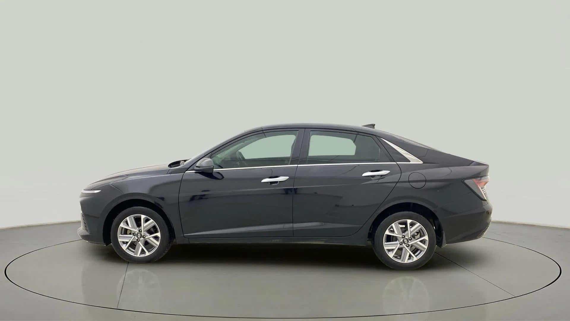 Side view of a Hyundai Verna