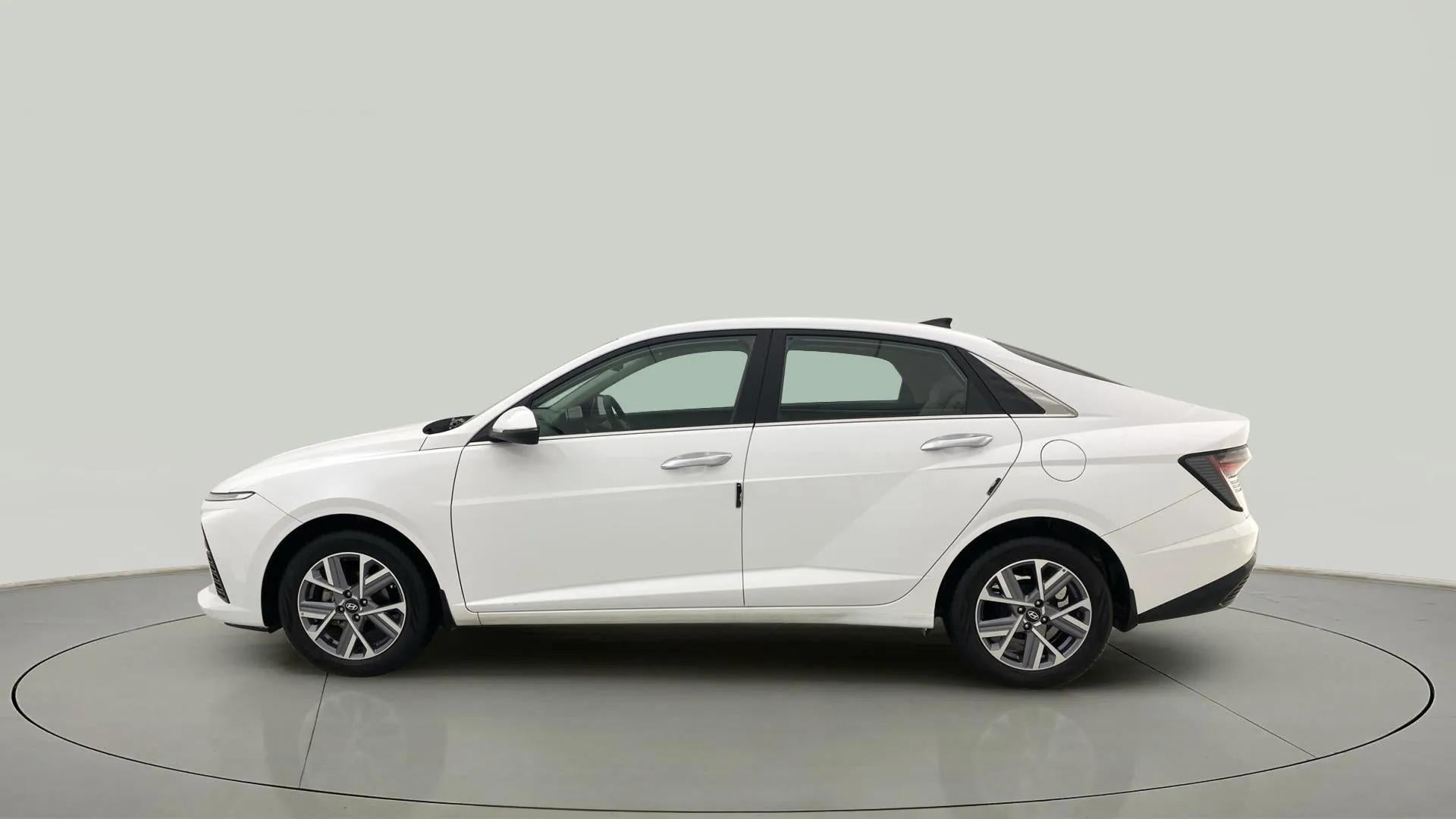 Side view of a Hyundai Verna