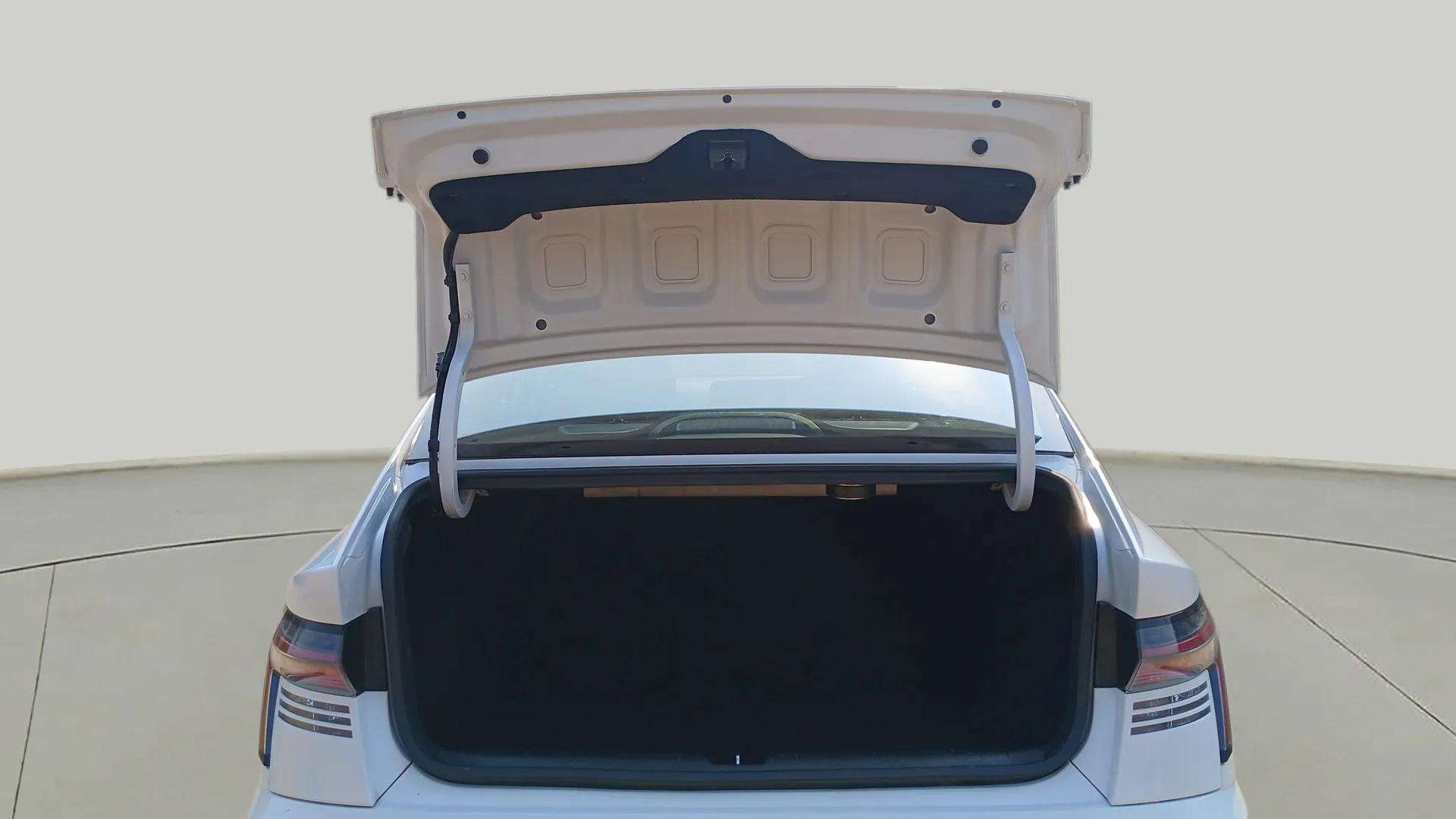 Open trunk view of a Hyundai Verna