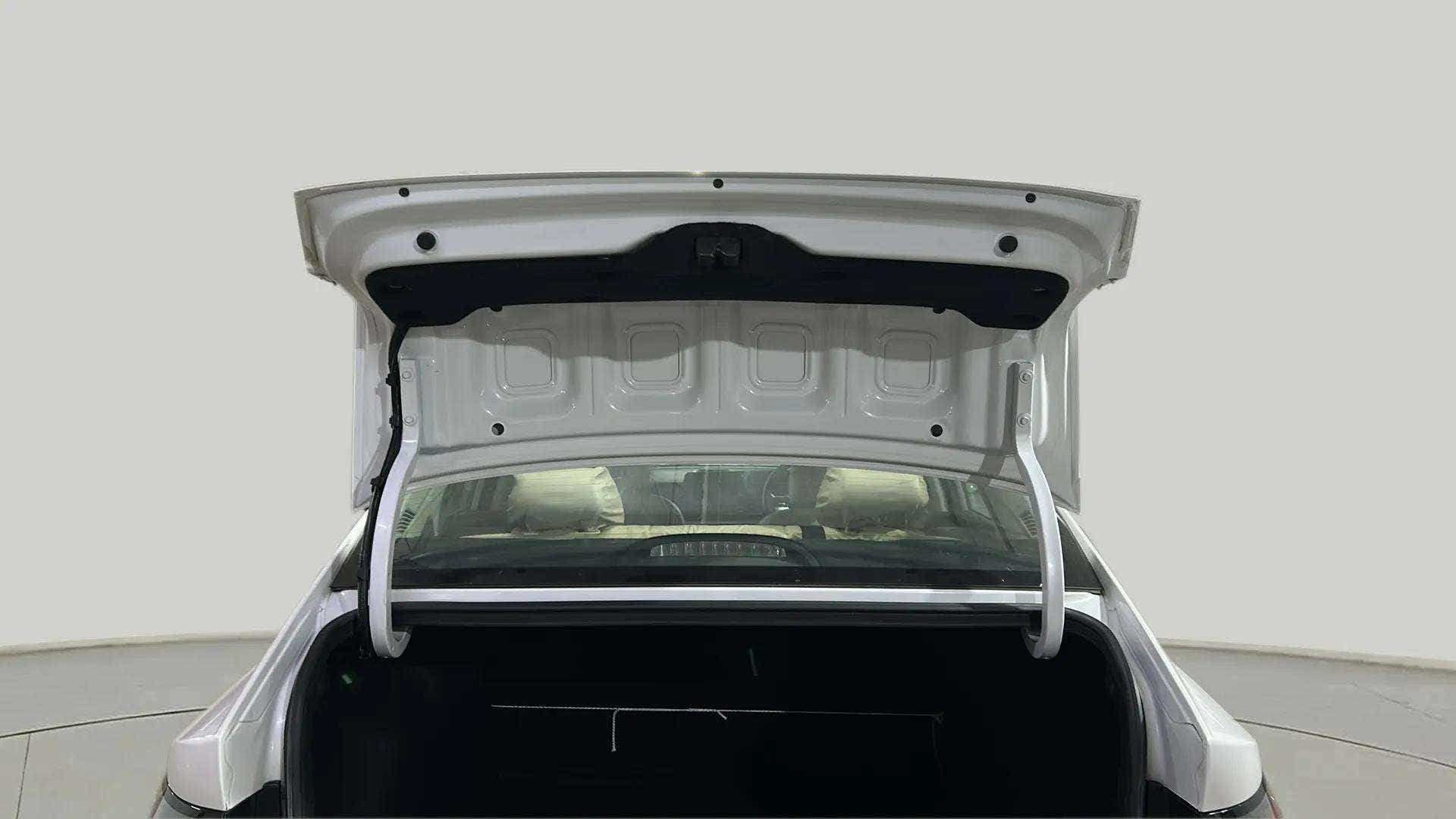 Open trunk view of a Hyundai Verna