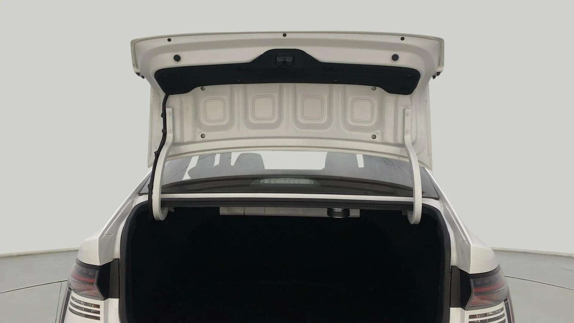 Open trunk view of a Hyundai Verna