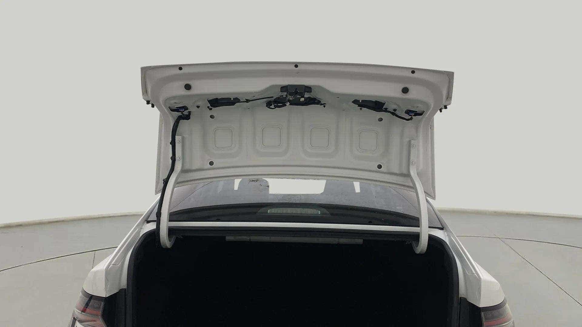 Open trunk view of a Hyundai Verna