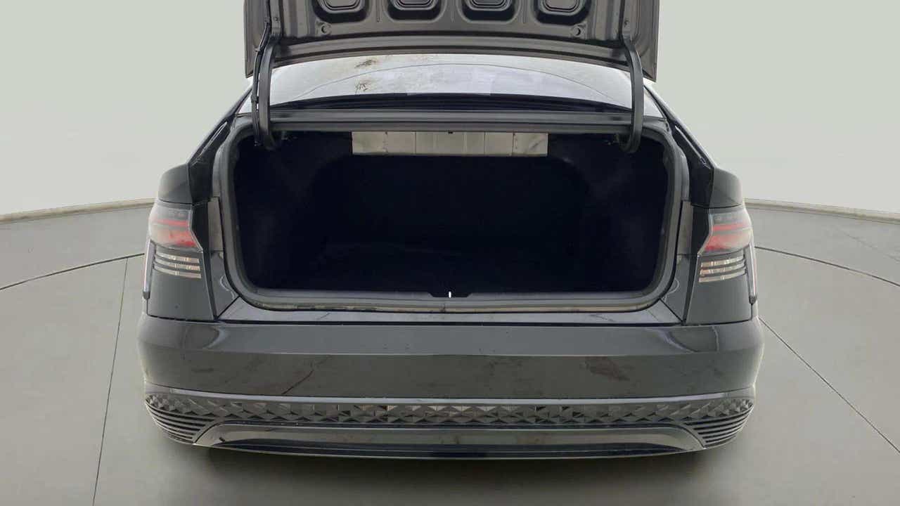 Open trunk view of a Hyundai Verna