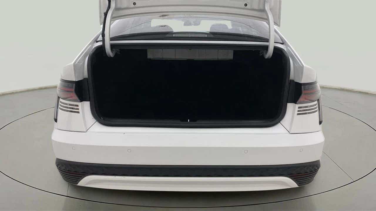 Open trunk view of a Hyundai Verna