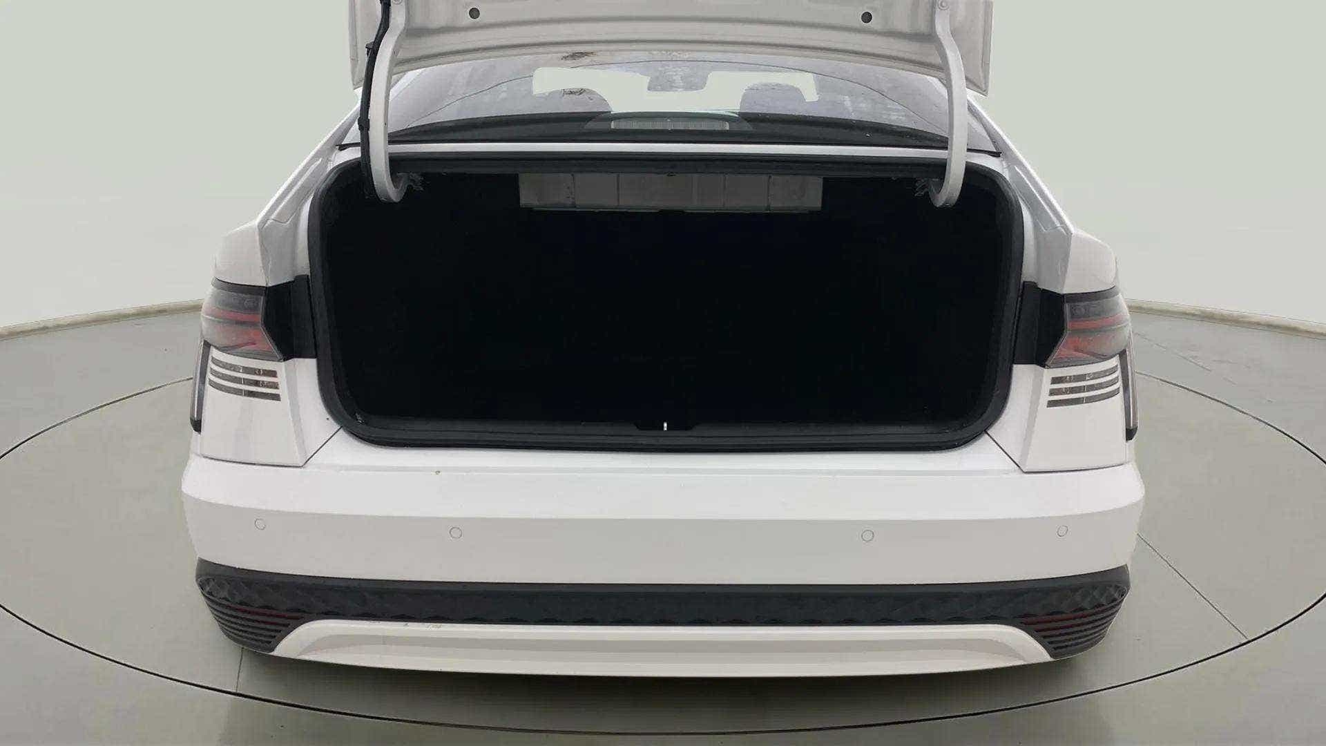 Open trunk view of a Hyundai Verna