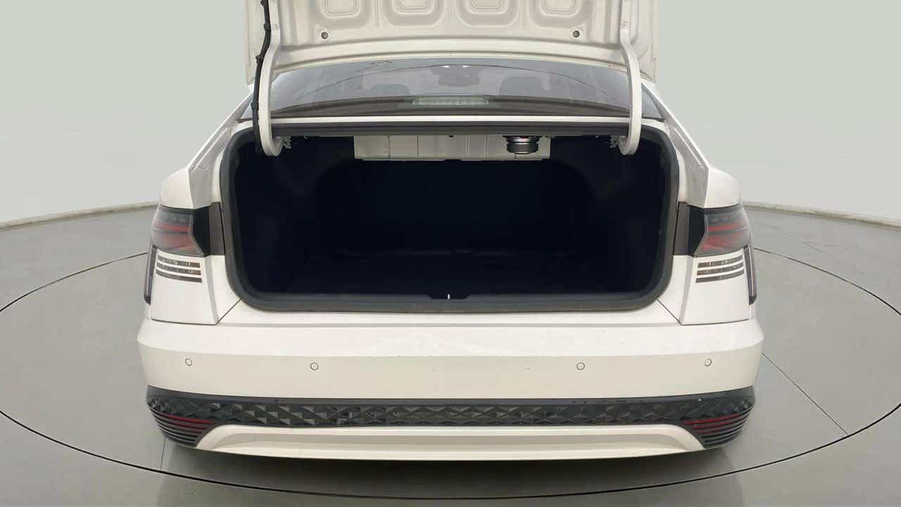 Open boot view of a Hyundai Verna