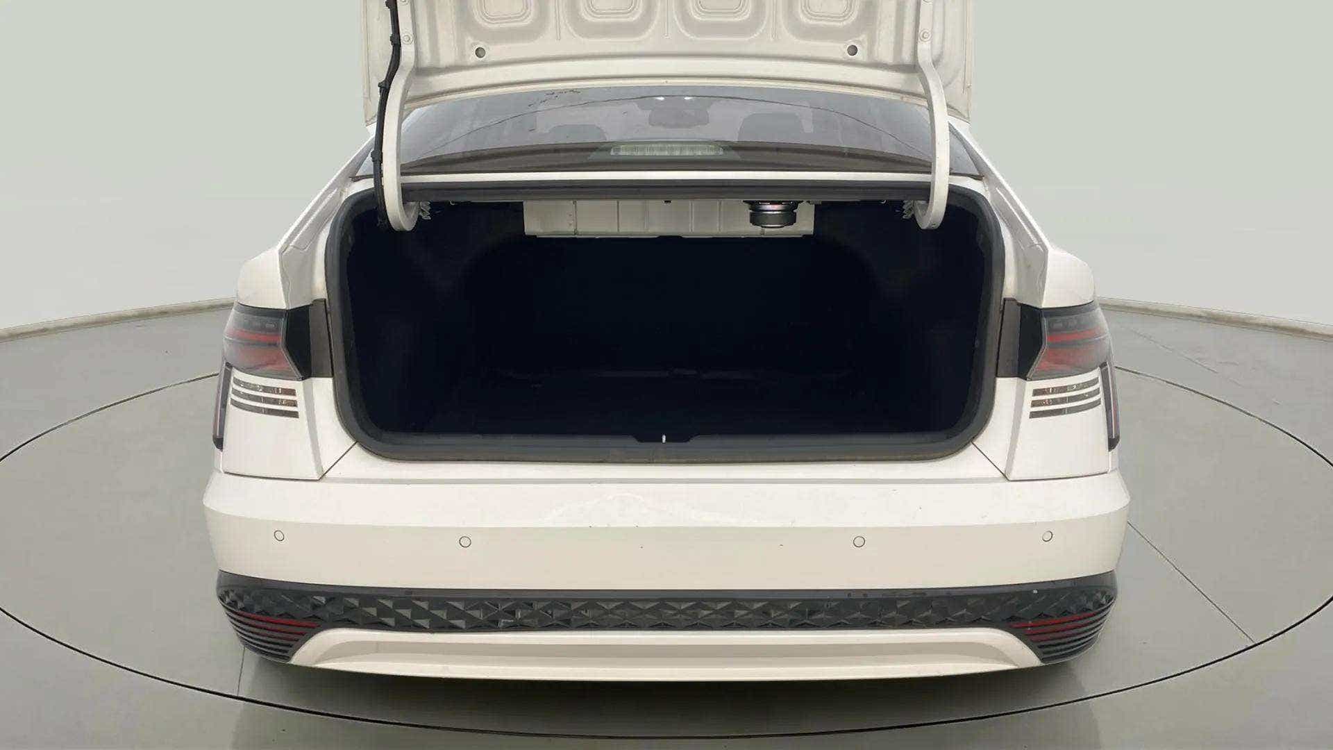 Open boot view of a Hyundai Verna