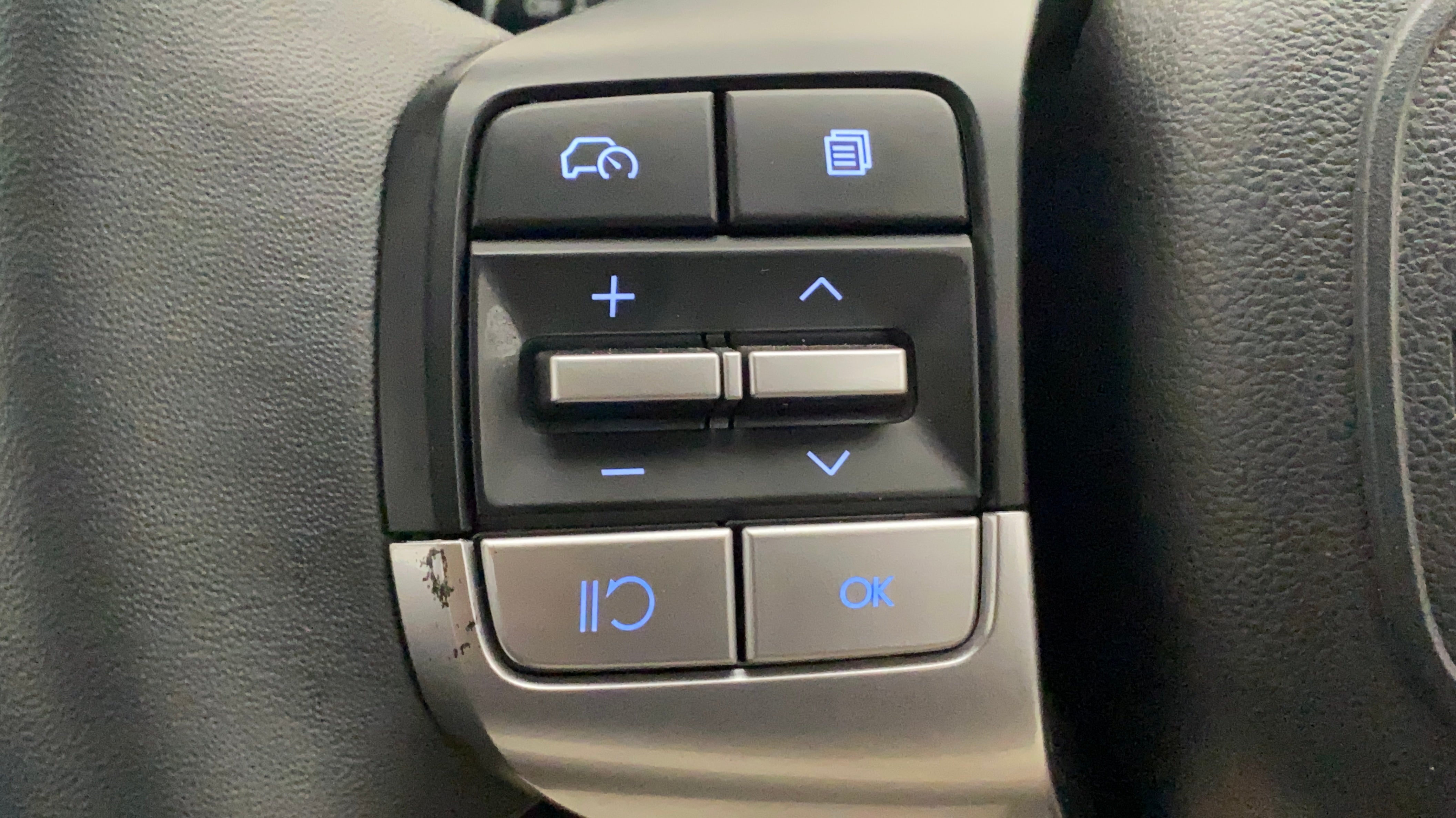 Steering wheel control buttons of a Hyundai Verna