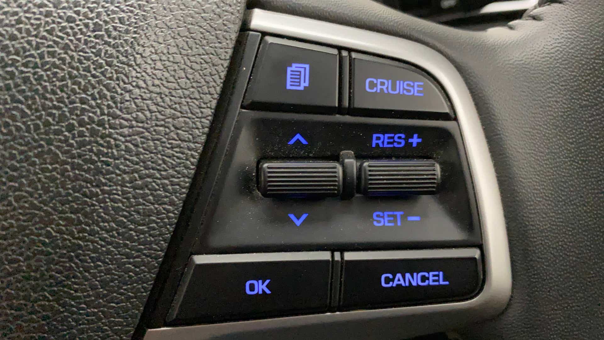 Steering wheel cruise control buttons of a Hyundai Verna