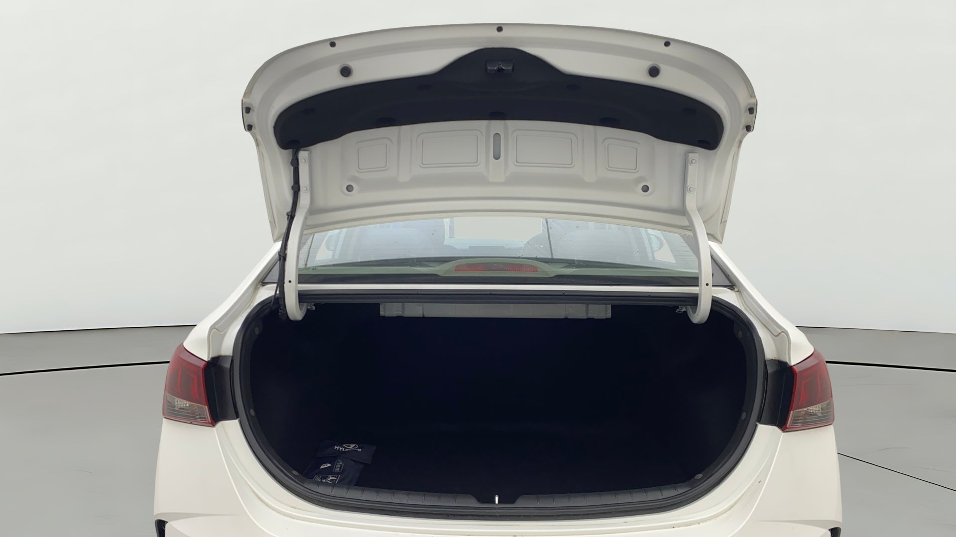 Open boot view of a Hyundai Verna