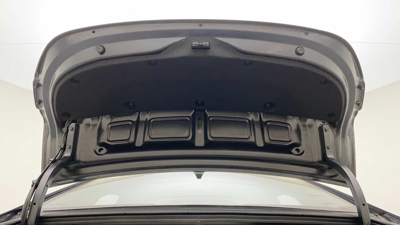 Inner trunk lid view of a Hyundai Verna