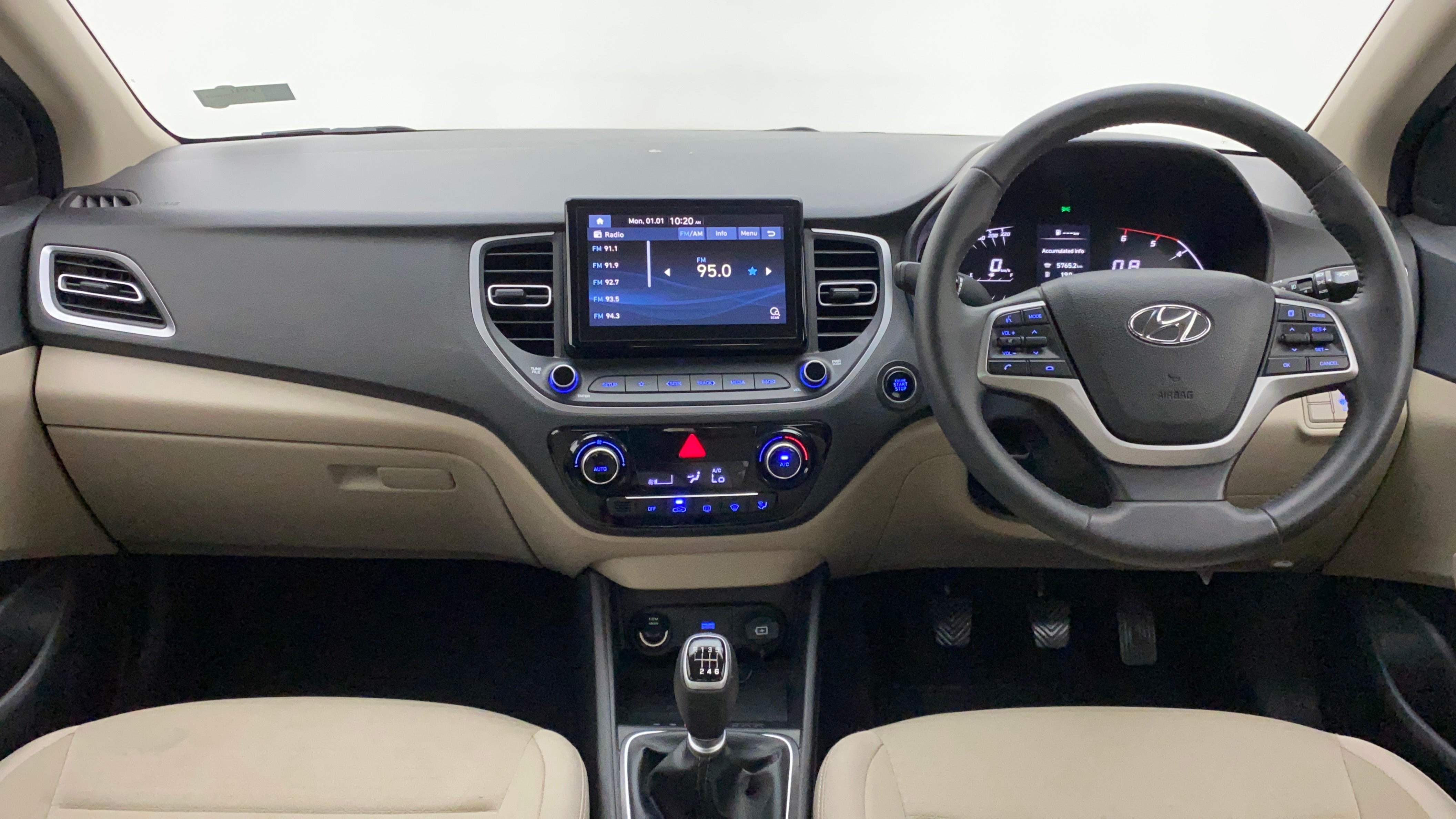 Dashboard and steering wheel of a Hyundai Verna
