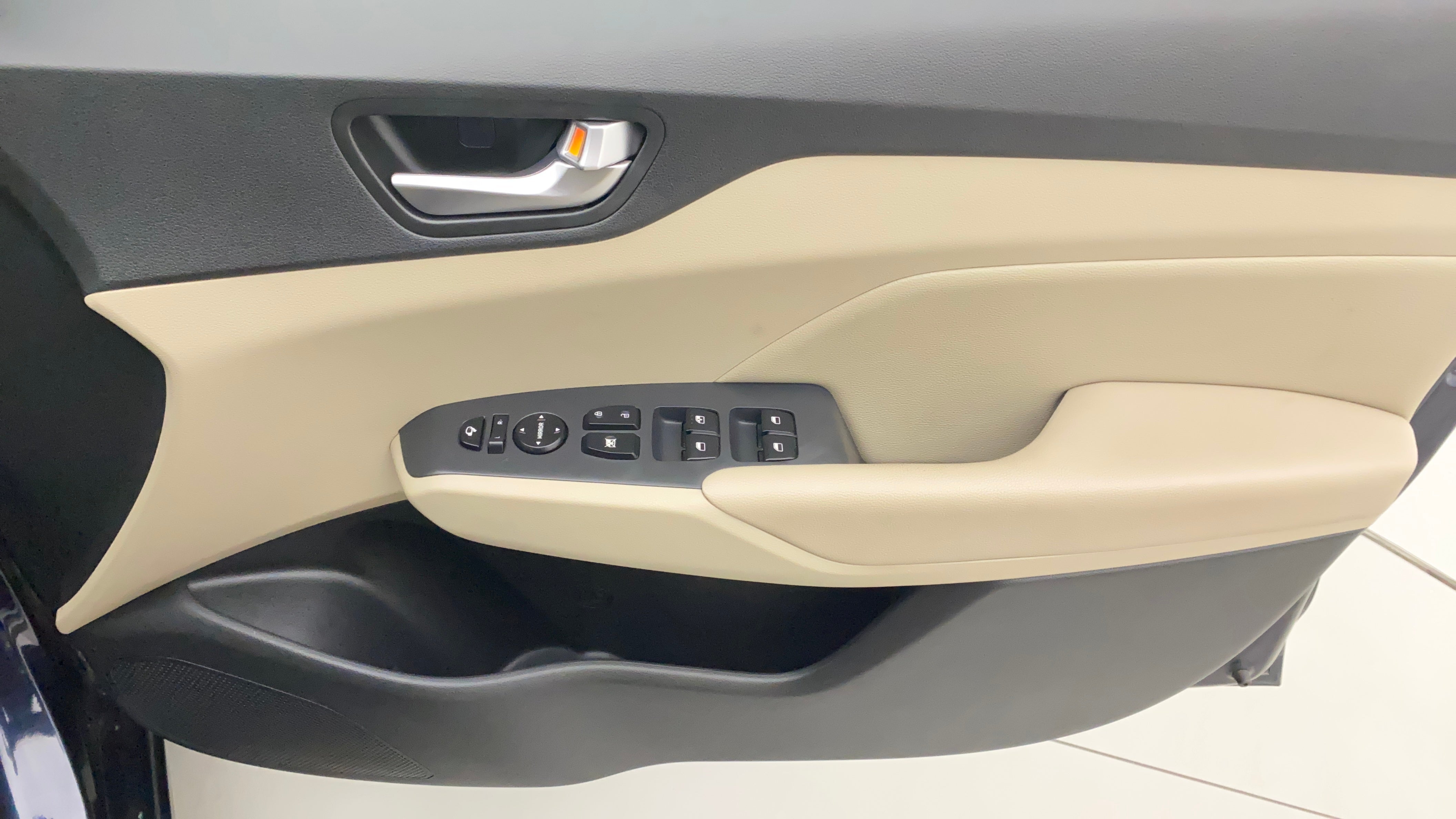 Driver side door controls of a Hyundai Verna