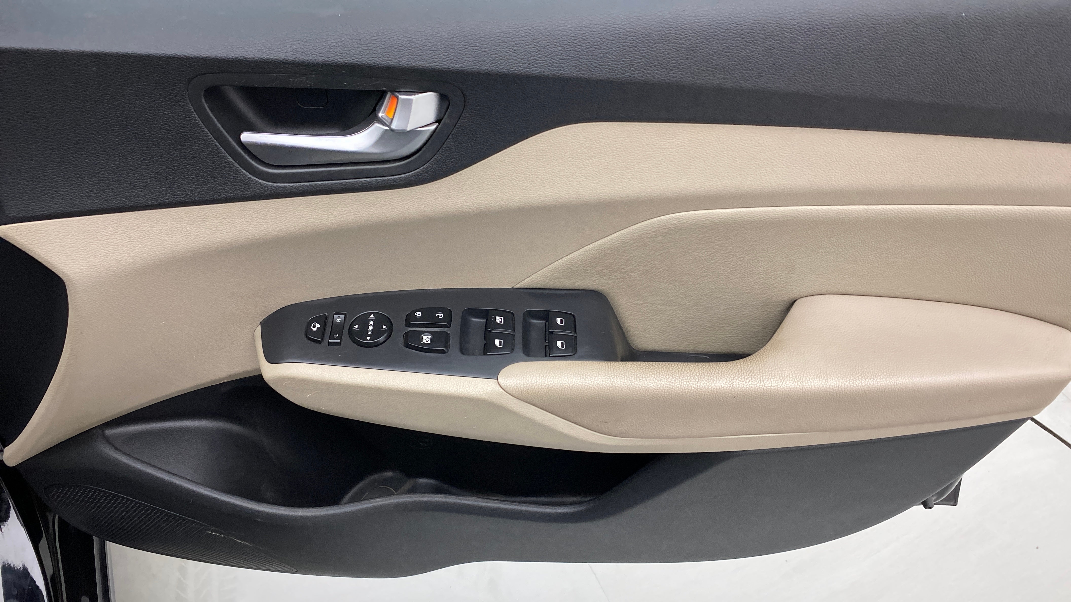 Driver side door controls of a Hyundai Verna