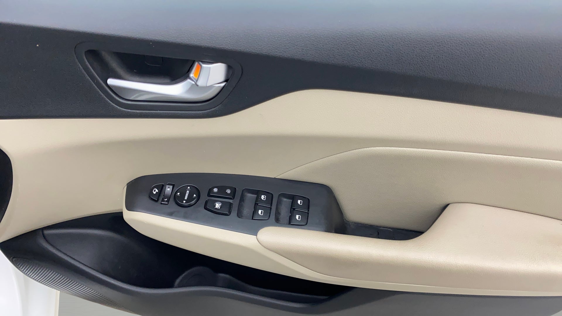 Driver side door controls of a Hyundai Verna