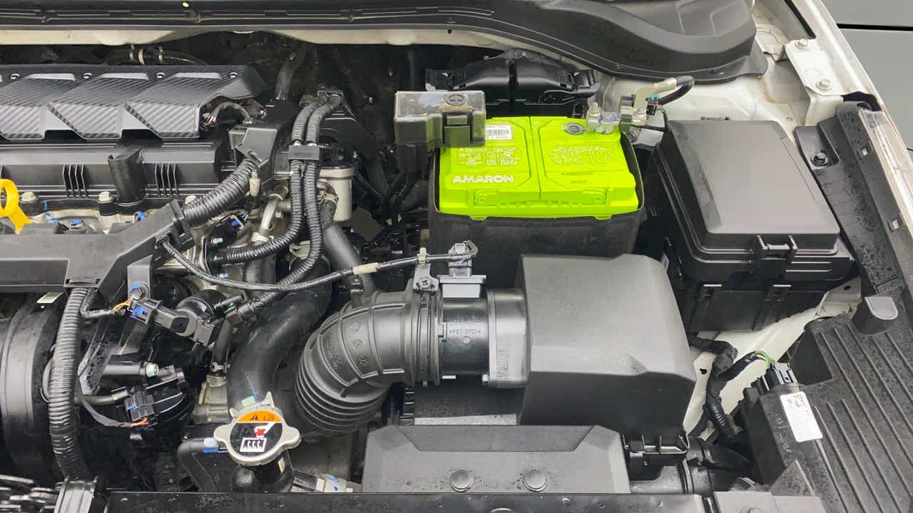 Engine bay view of a Hyundai Verna