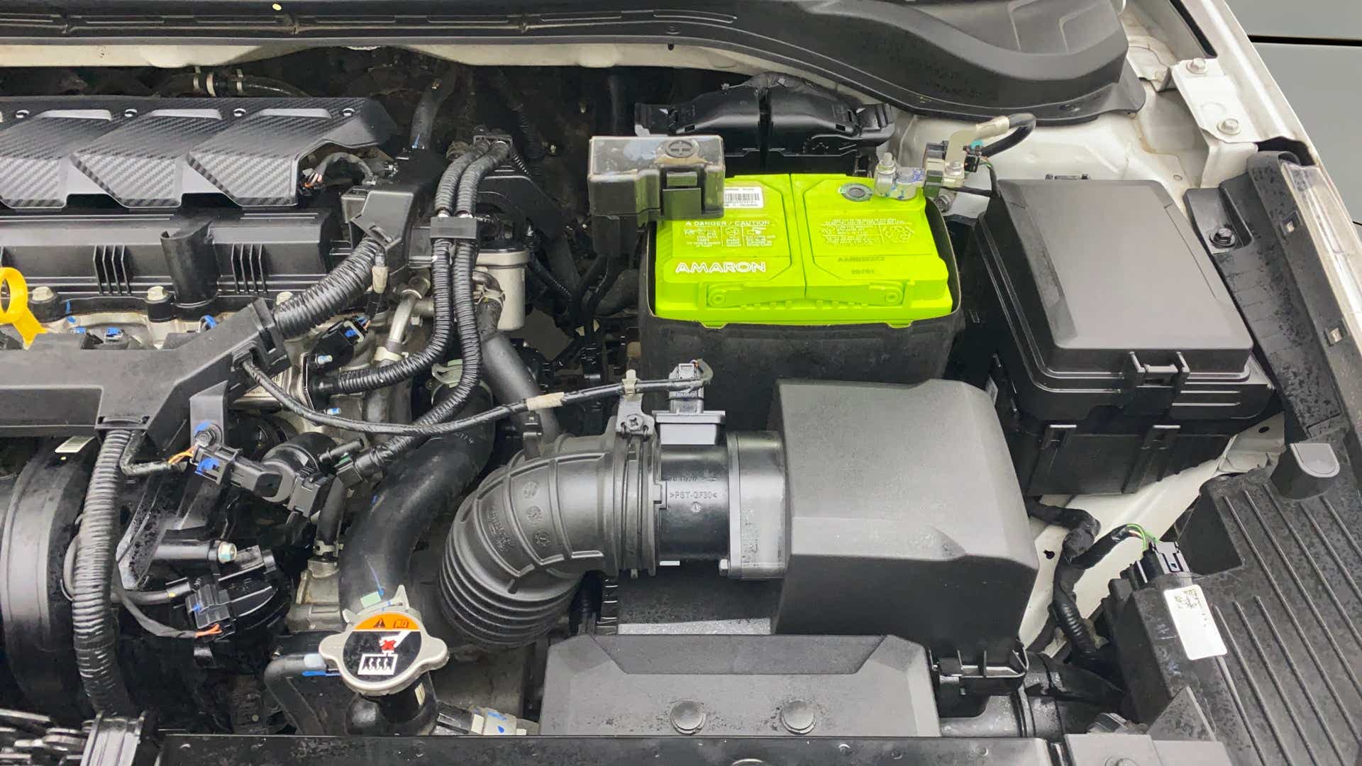 Engine bay view of a Hyundai Verna