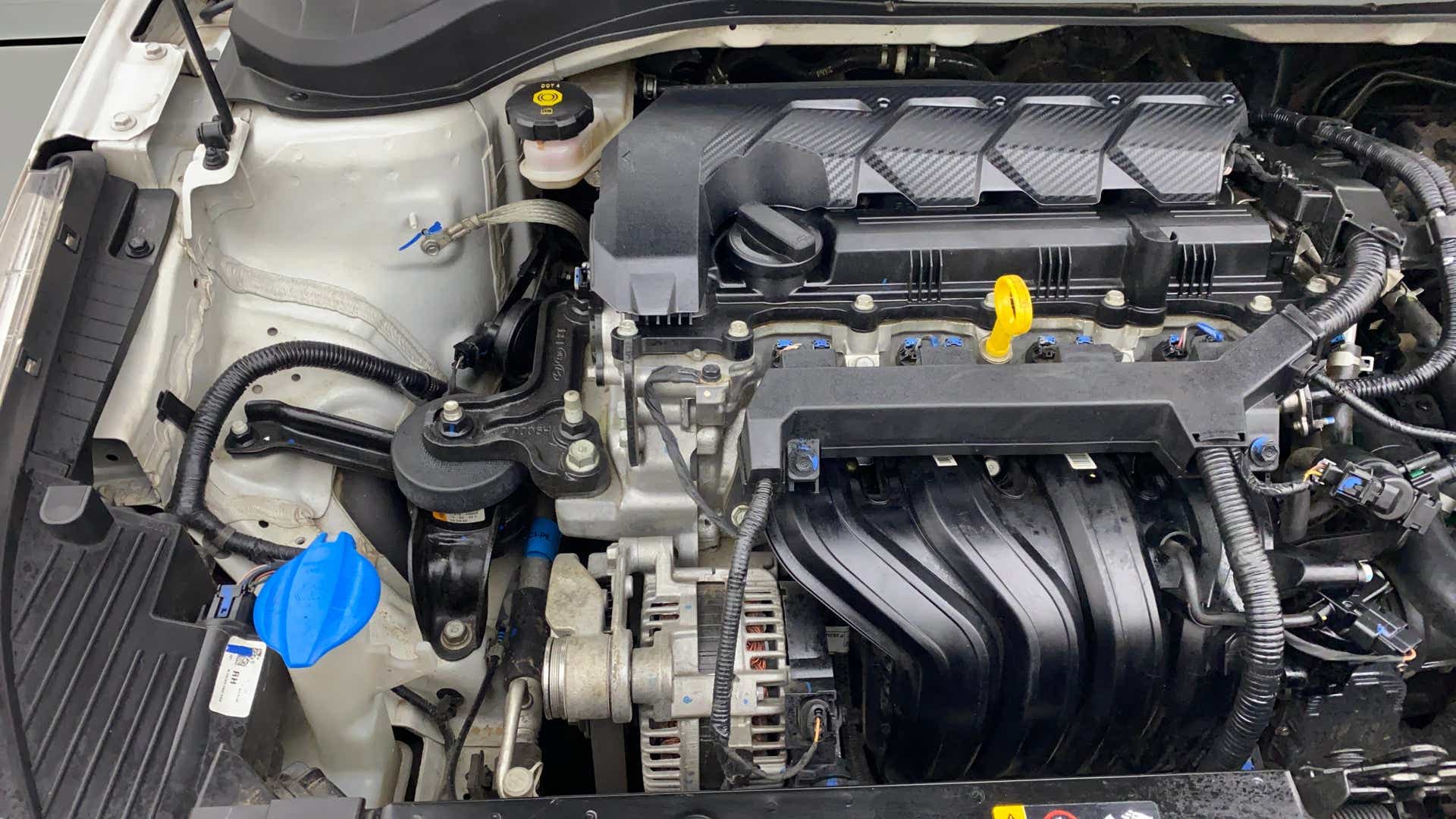 Engine bay view of a Hyundai Verna