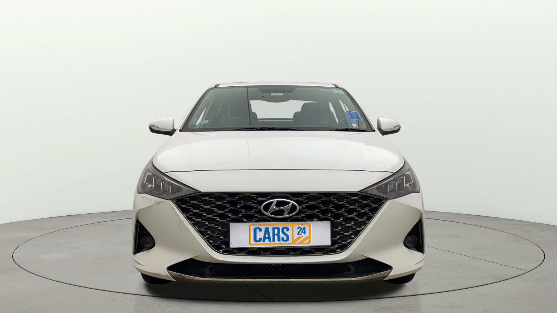 Front view of a Hyundai Verna