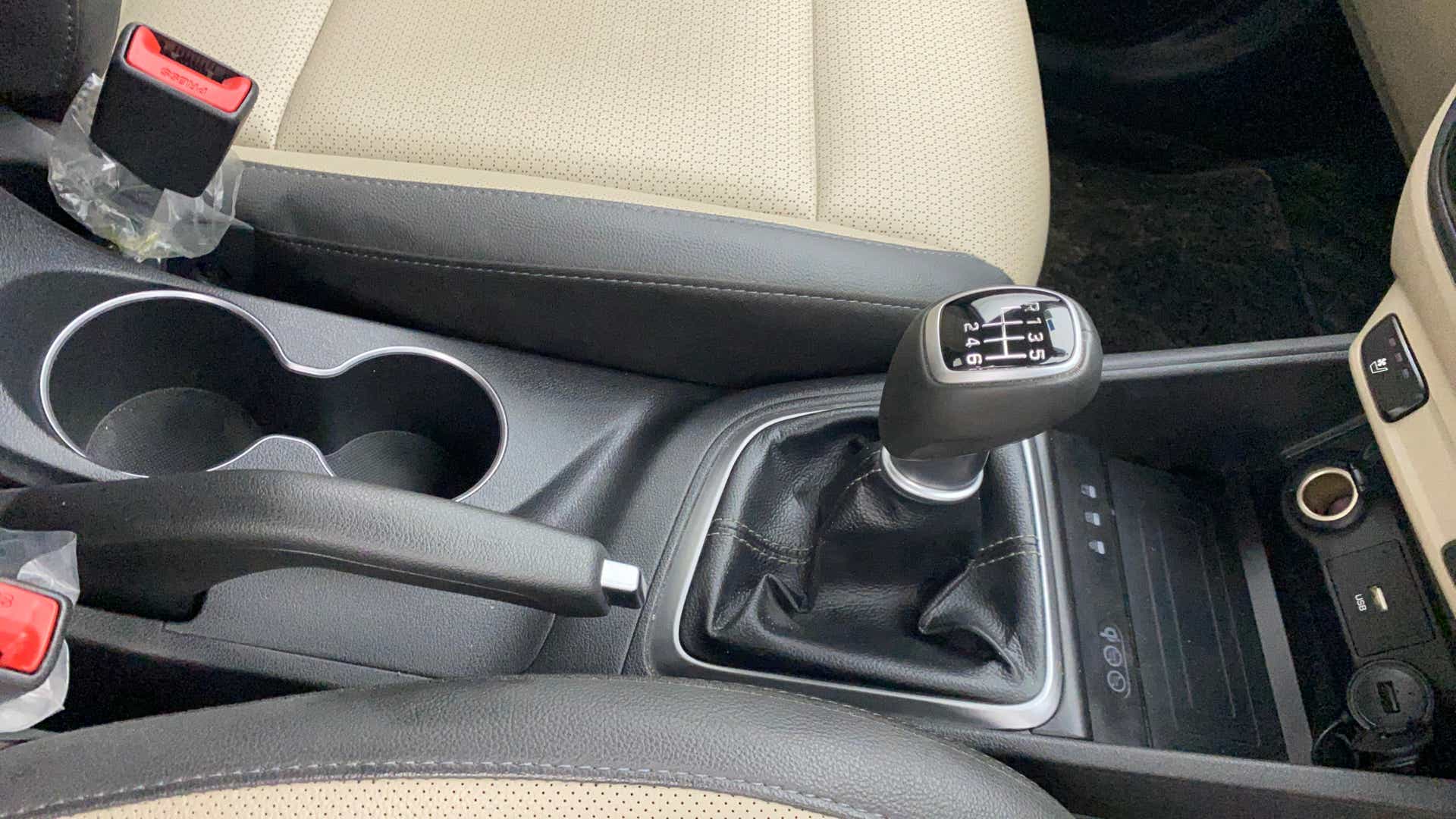 Gear shifter and center console of a Hyundai Verna