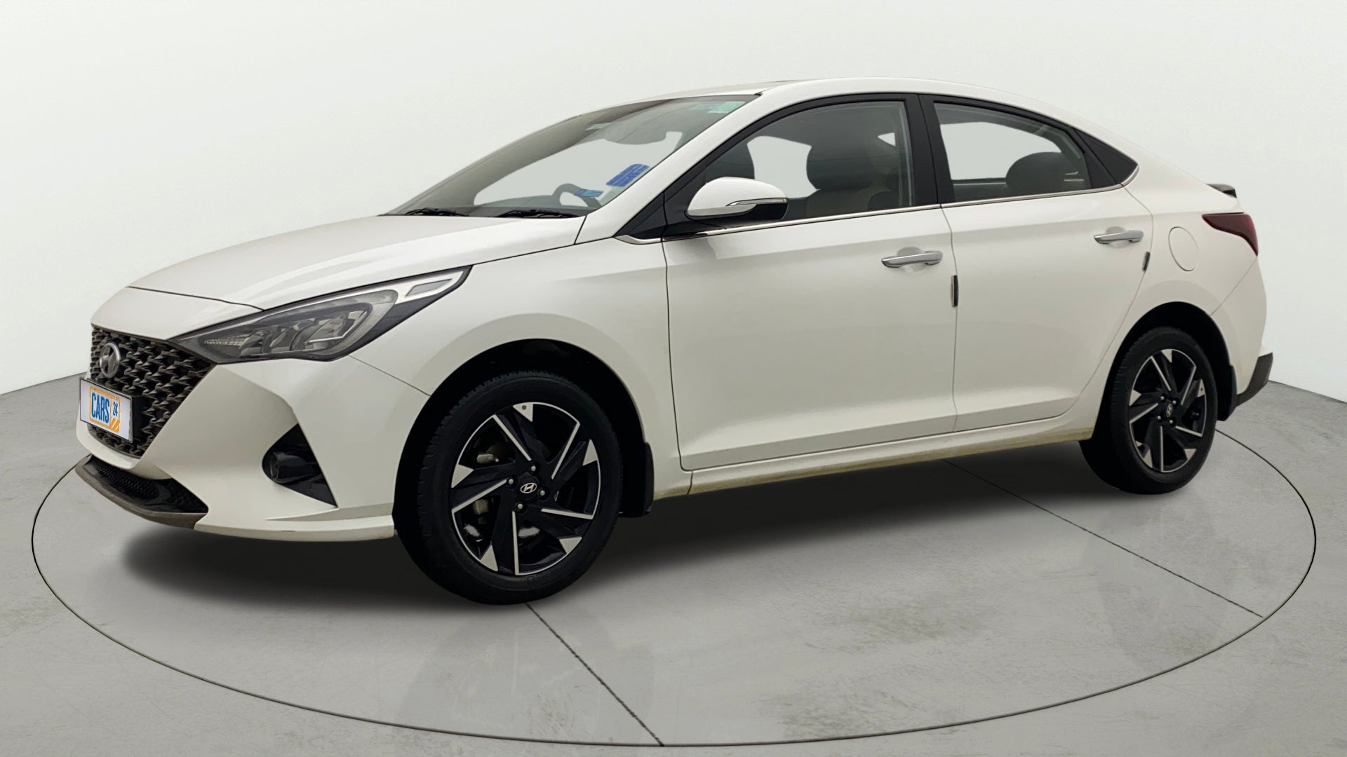 Front side view of a Hyundai Verna