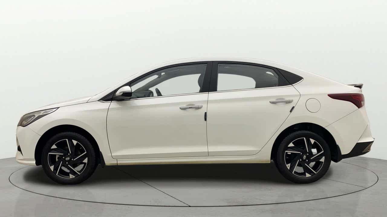 Side view of a Hyundai Verna