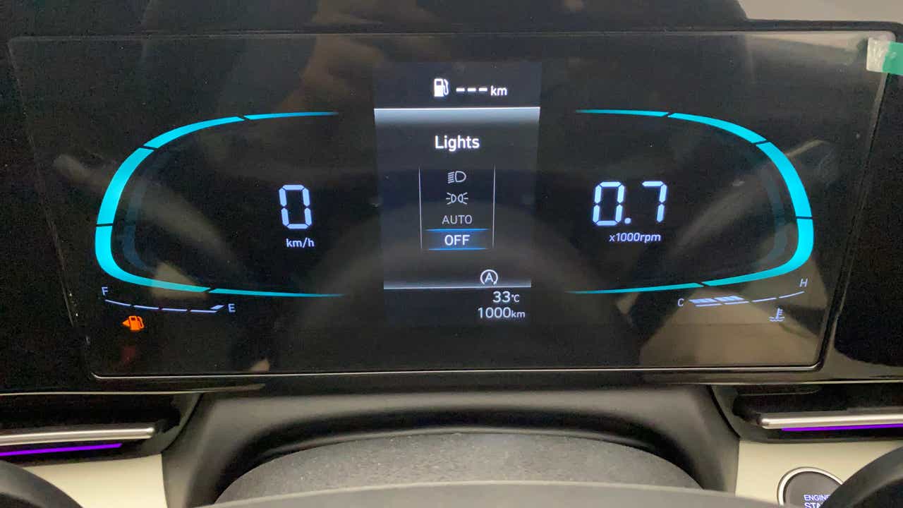 Instrument cluster display of a Hyundai Verna