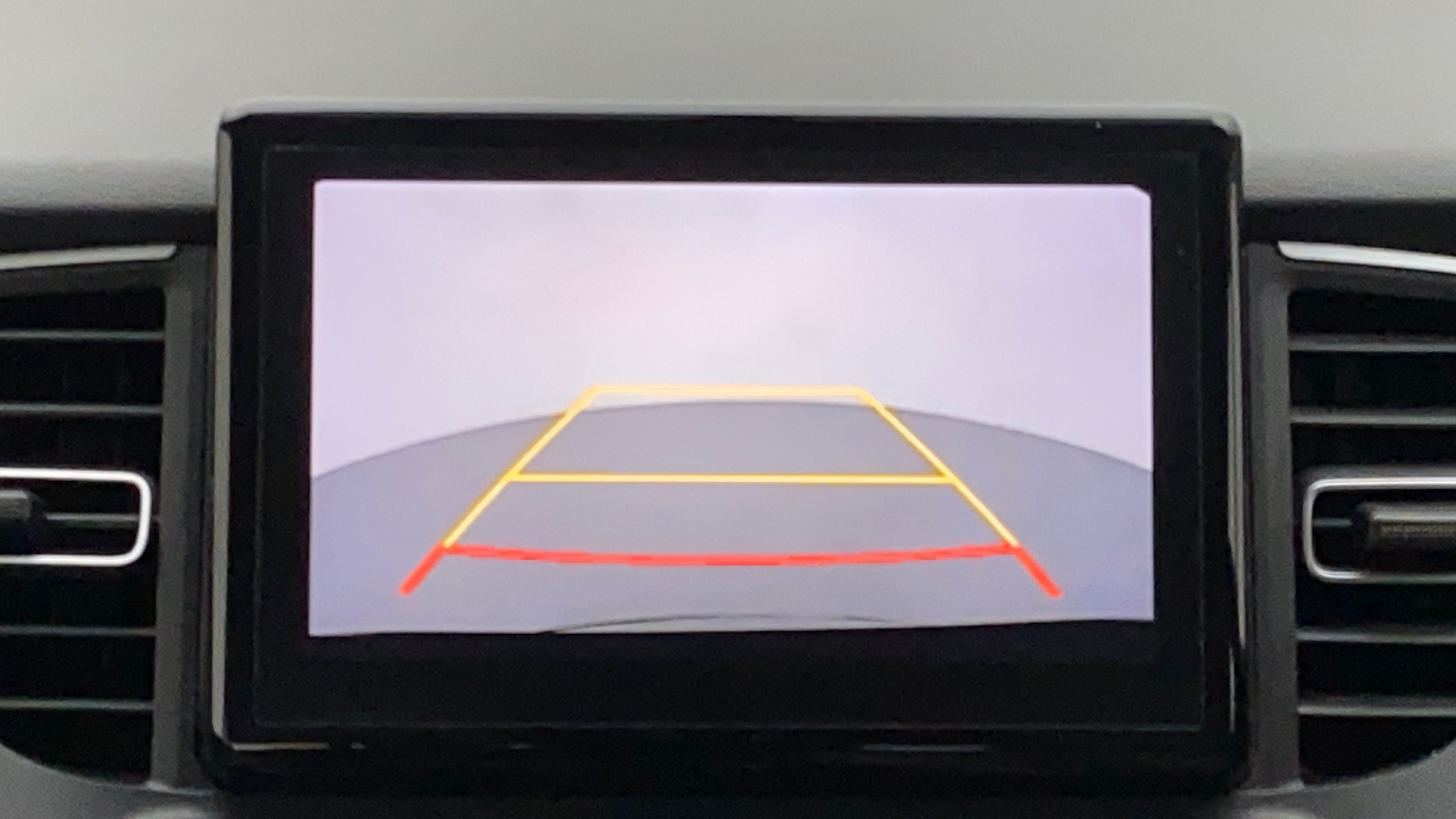 Reverse camera display of a Hyundai Verna