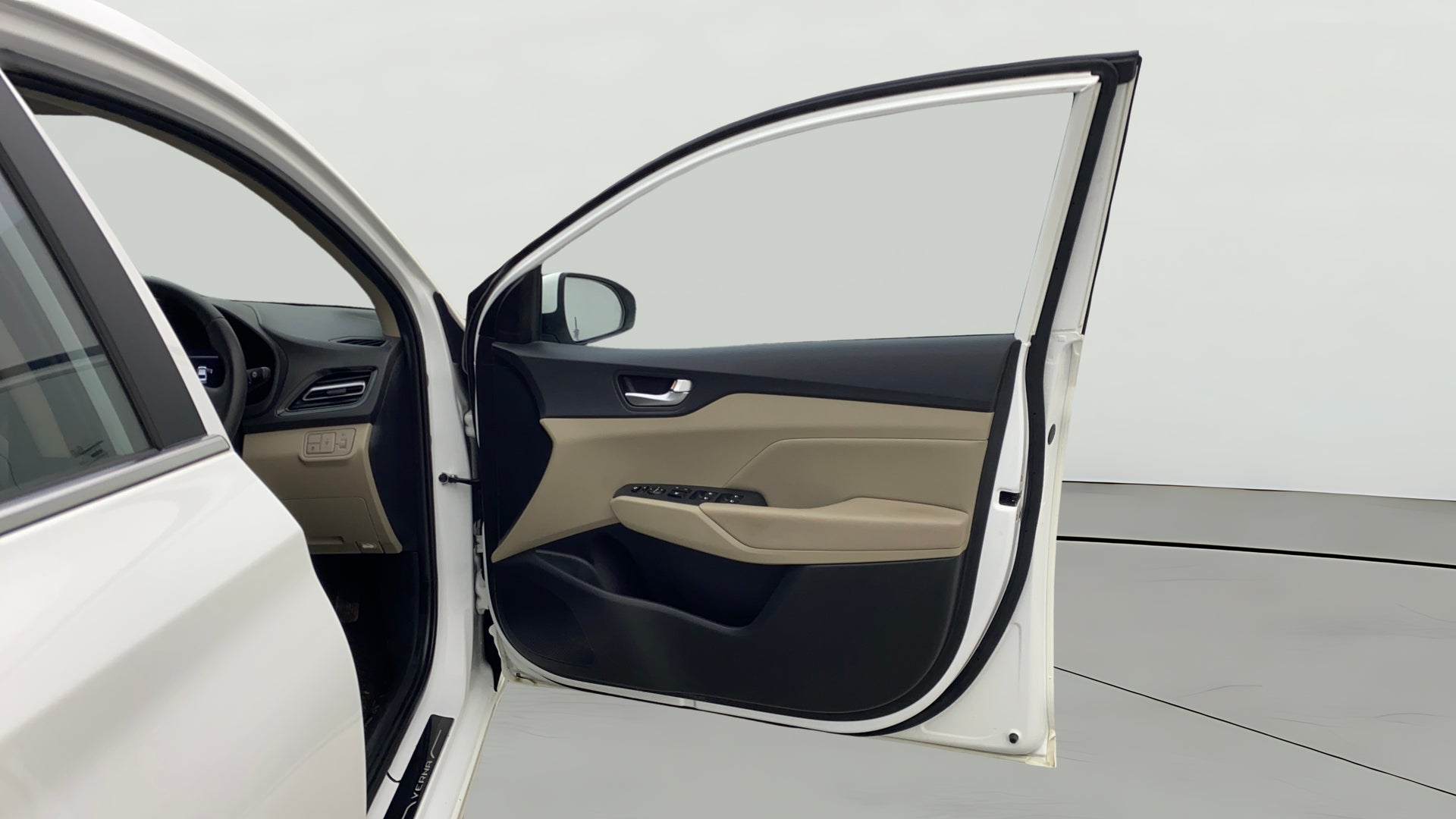 Driver side door of a Hyundai Verna