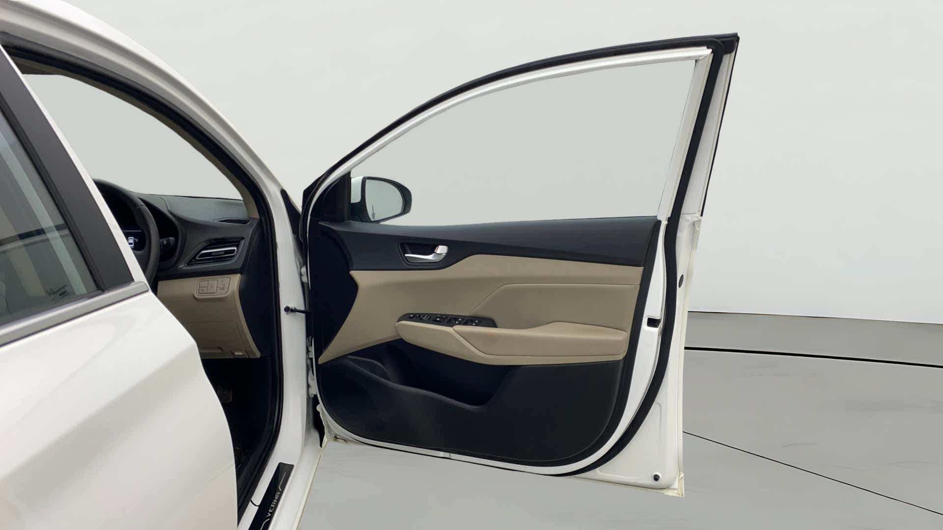 Driver side door of a Hyundai Verna