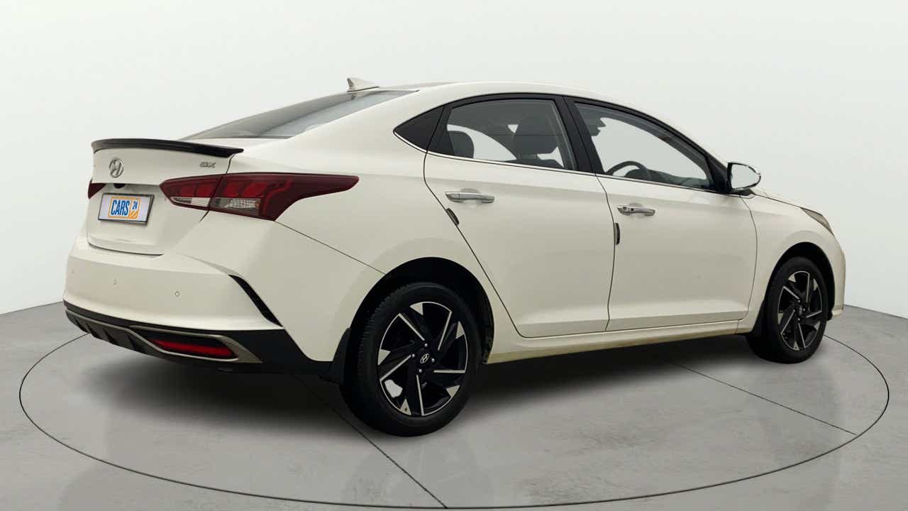 Rear three-quarter view of a Hyundai Verna SX
