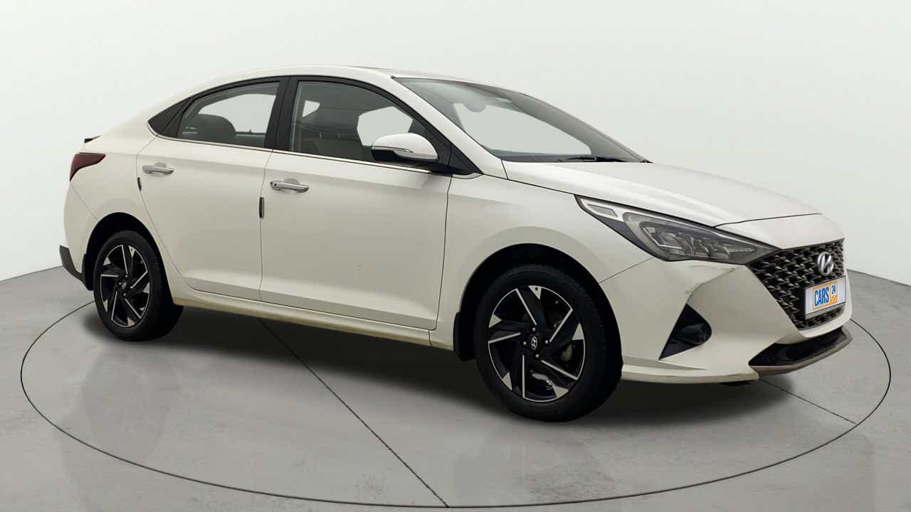 Front side view of a Hyundai Verna