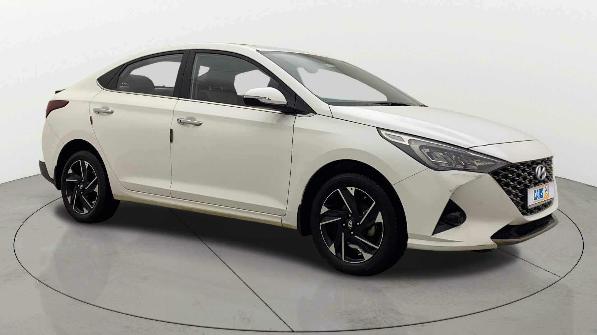 Front side view of a Hyundai Verna