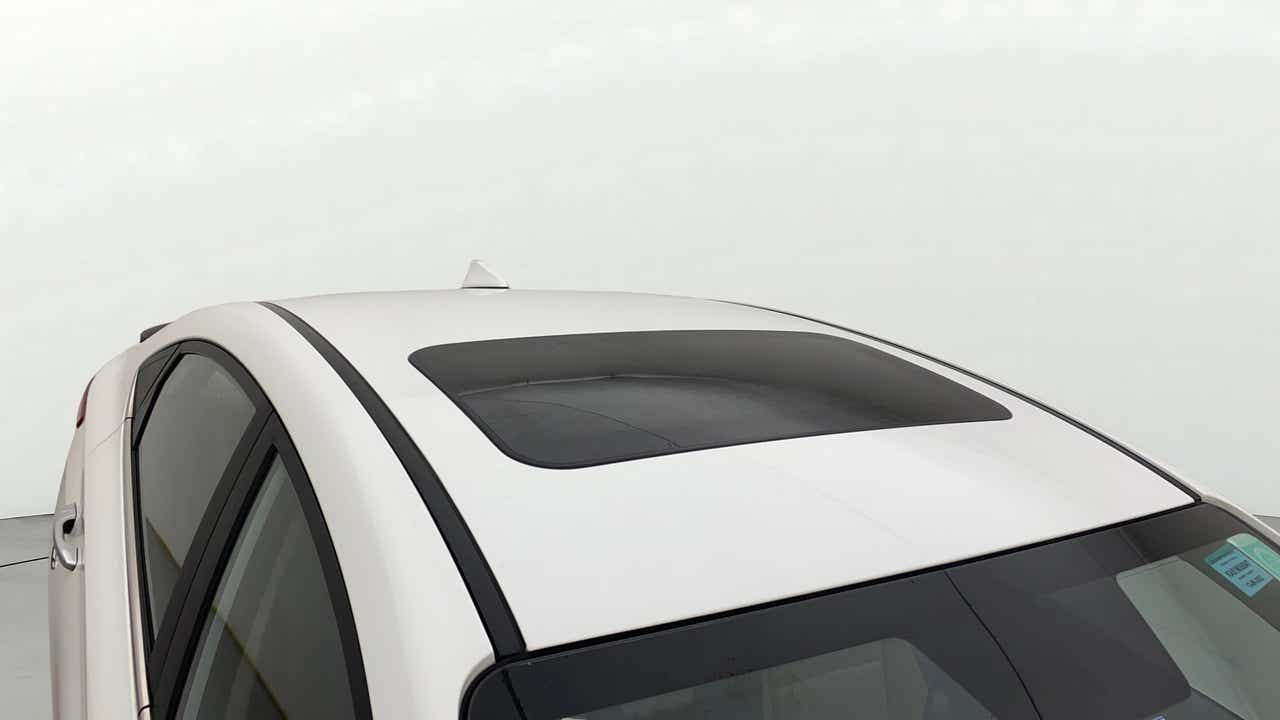 Sunroof view of a Hyundai Verna