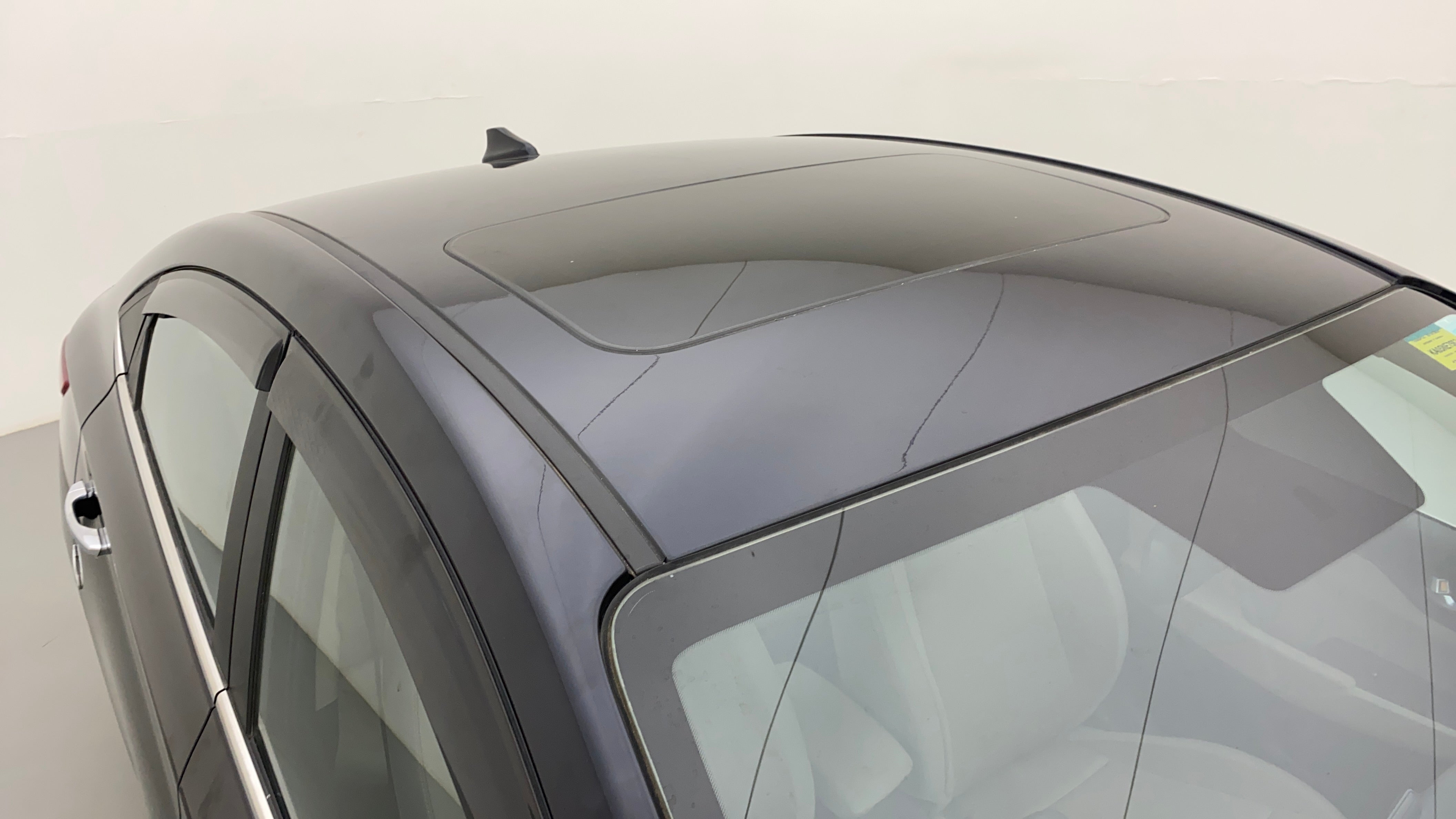Sunroof and roof section of a Hyundai Verna